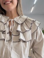 Blusa cuello volantes - Imagen 4