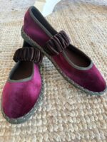 Manoletina de terciopelo con pulsera fruncida – Burdeos / Taupe