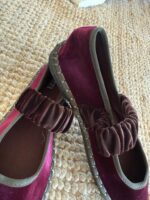 Manoletina de terciopelo con pulsera fruncida – Burdeos / Taupe - Imagen 3