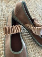 Manoletina de terciopelo con pulsera fruncida – Burdeos / Taupe - Imagen 6