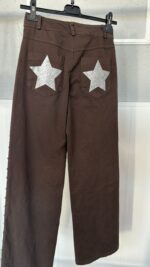 Vaquero marrón con tachuelas y estrellas traseras - Imagen 3