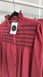 Conjunto burdeos con frunces y volantes - Imagen 3