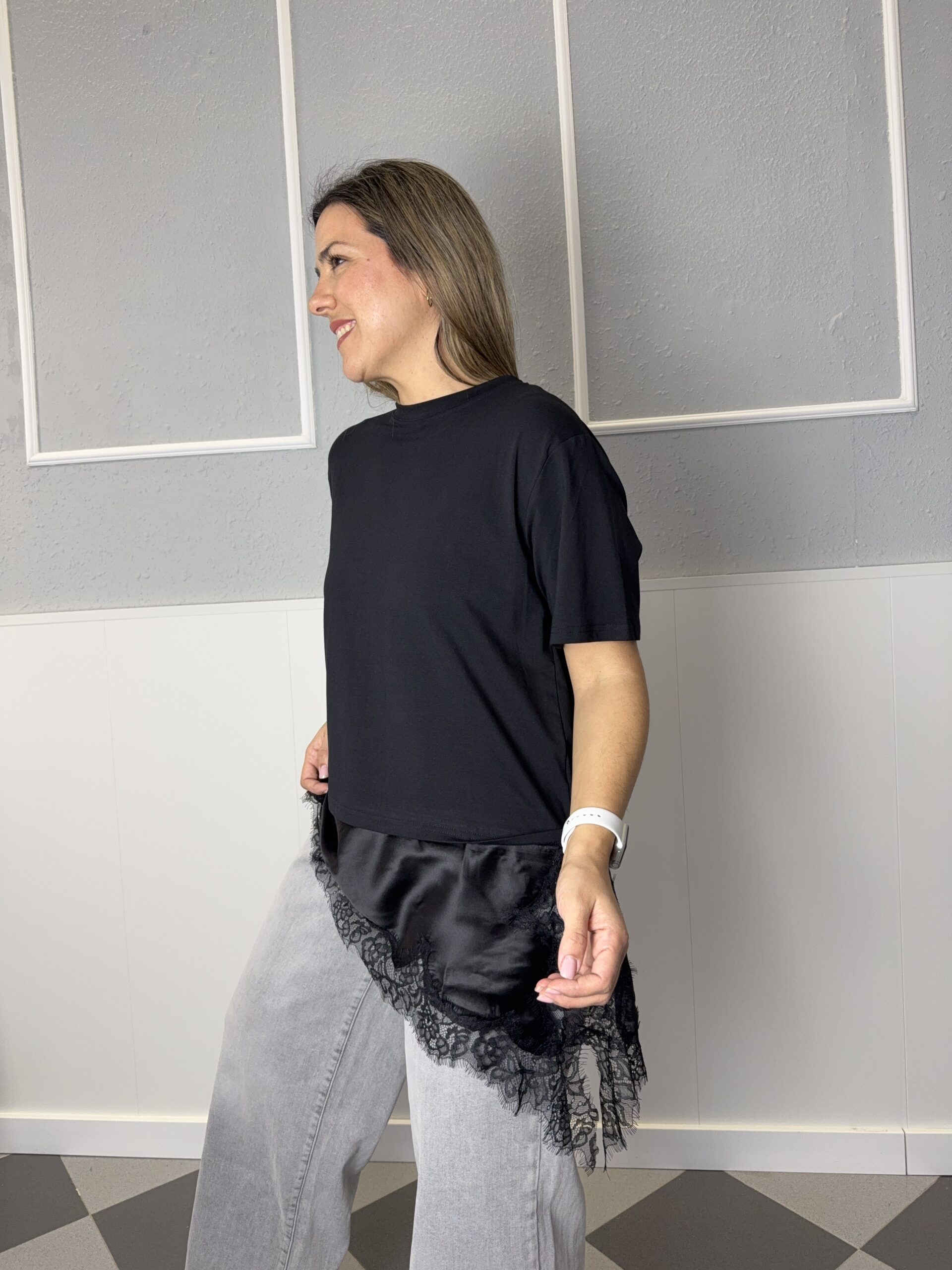 IMG_6399 Camiseta con bajo de encaje - Imagen 1