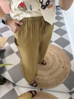 Pantalón bajo flecos