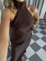 Vestido satinado cuello halter - Imagen 4