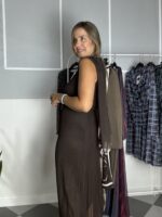 Vestido plisado con capa - Imagen 2