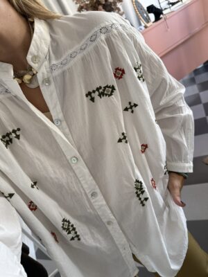 Camisa bordada