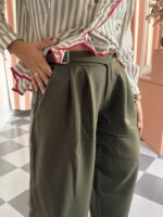 Pantalón verde hebilla - Imagen 2