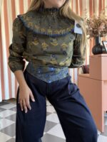 Blusa verde cuello